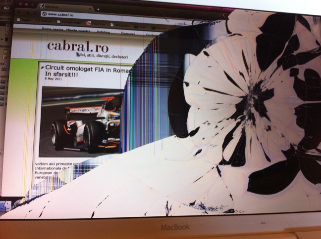 monitor de Macbook foarte crapat